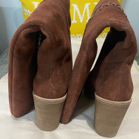 UGG Maeva sophisticated suede boot - Picture 2 of 6